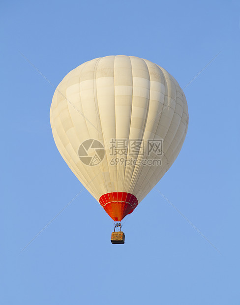 蓝色天空背景下的气球重力白色绿色休闲车辆铃声篮子绳索飞行活动图片