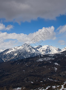 冬冬山蓝色顶峰太阳岩石场景星星滑雪全景冰川地标图片