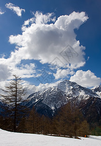 冬冬山滑雪场景岩石阳光季节天空旅行冰川顶峰假期图片