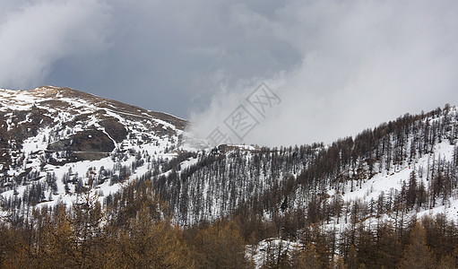 冬冬山蓝色土地天际冰川风景旅行全景假期地标滑雪图片