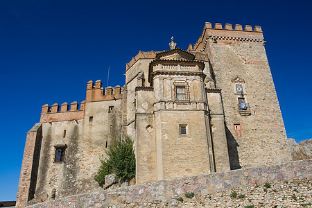 城堡  阿勒塞纳堡垒围墙石头顶峰避难所岩石图片