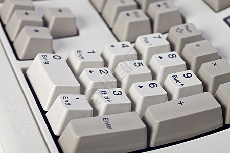 旧的德国电脑键盘的详细内容电子灰色按钮硬件办公室变音元音塑料职场特写背景图片