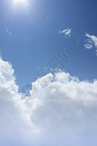 蓝天空云云蓝色阳光天气天空天堂视图低角度场景平流层自由图片