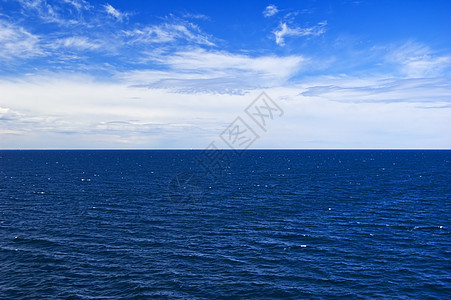 波罗的海海岸线风景海岸地平线码头海洋岩石天空海浪爬坡图片