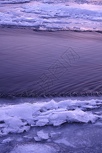 Kishwaukee河上的冰图片