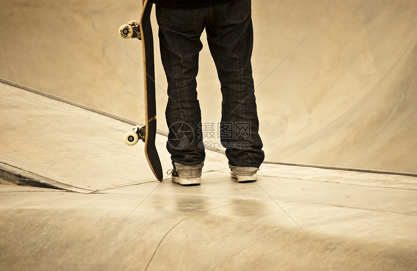 滑板机摄影乐趣平衡边缘公园孩子管道运动员坡道男人图片