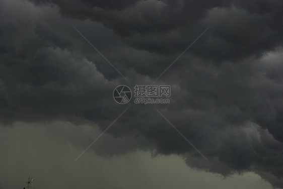 风暴前的天空多云黑色天气图片