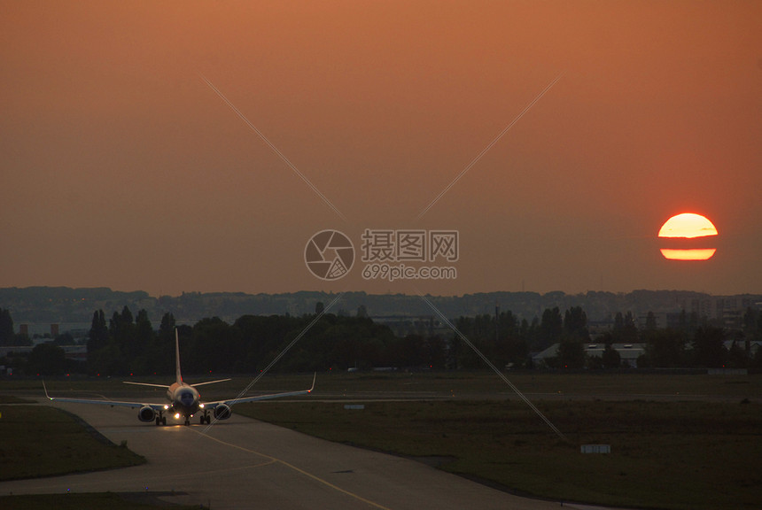 飞机场运输旅行太阳阳光红色旅游天空飞行图片