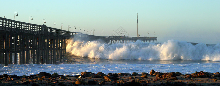 海洋浪潮风暴码头海岸气旋洪水力量冲浪波浪海岸线危险木头海滨图片