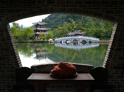 中国利江的风景公园土地游客灯笼寺庙公园村庄窗户旅游反射观光图片