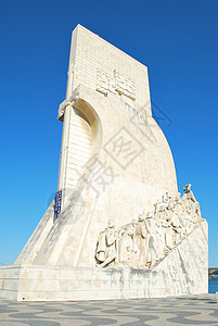 位于葡萄牙里斯本的海发现纪念碑岩石石方海洋装饰品顺序数字石头游客雕像指令图片