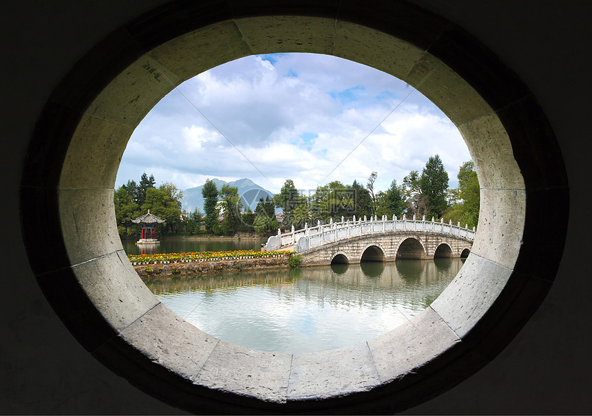 中国利江的风景公园窗户农村寺庙框架观光风景溪流传统农场土地图片