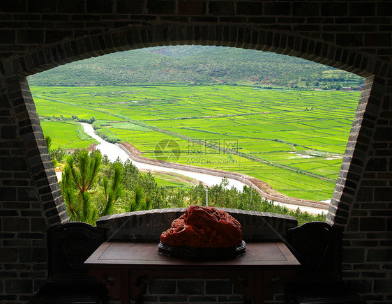 中国利江的风景公园传统窗户土地风景公园场地人行道街道溪流框架图片