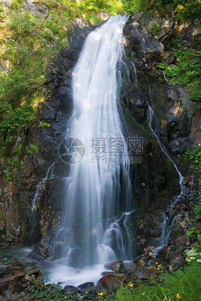 阿尔卑山瀑布图片