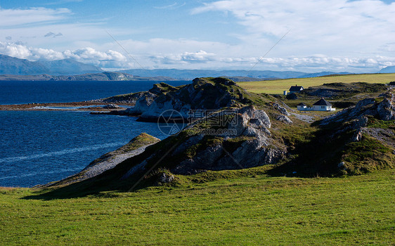 挪威假期海洋旅行阳光海岸线石头黄色岩石蓝色白色图片
