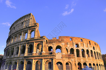 古罗马的废墟街道雕像遗产城市斗兽场背景图片