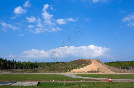 诸云和摇滚天气绿色场景蓝色季节天空城市美化风景太阳图片