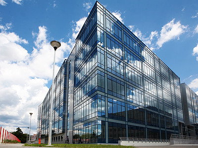 现代建筑市中心商业办公室绿色反射摩天大楼公司镜子经济城市图片