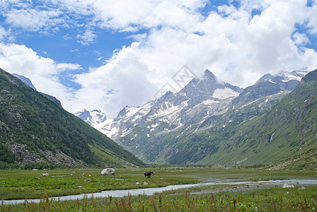 美丽山地斜坡爬坡顶峰运动挑战登山高山暴风雪公园蓝色全景图片