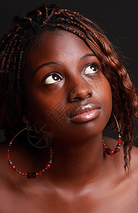 美丽的非洲女孩爆头女士棕色黑色图片