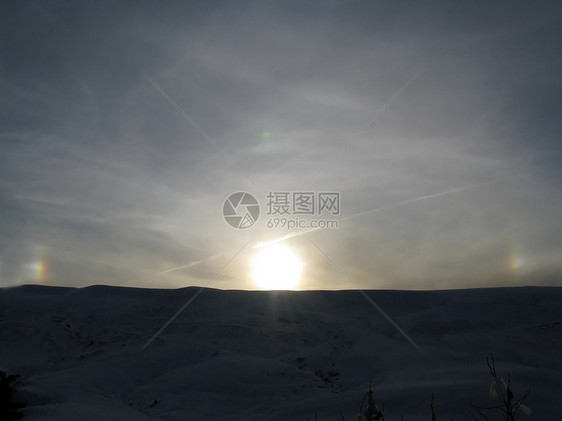 高台楼解脱一条路线太阳草甸天空植物群山丘山脉风景背景图片