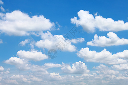 云在天上弥漫环境空气蓝色天气铺天盖地物体白色风景图片