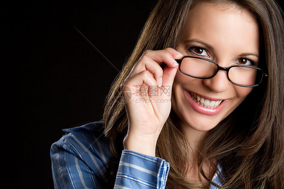 妇女佩戴眼镜人士喜悦成人肤色皮肤眼神生意人青年背景牙齿图片