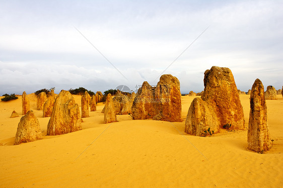 尖塔干旱石头石峰岩石石灰石侵蚀矿物旅行沙漠风景图片