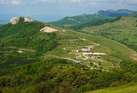 山区地貌生态地平线乡村土地场景旅行风景绿色牧场森林图片