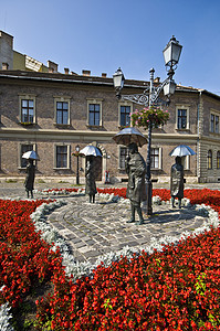 Zichy 齐西夹克雨伞女士建筑物花朵喷泉女性金属红色雕塑图片