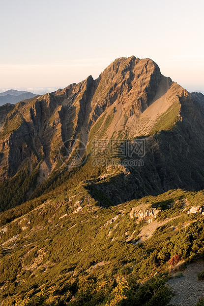 东亚第一高峰玉山天堂高山场景风景旅行顶峰阳光天空太阳森林图片