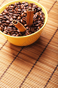 咖啡和肉桂豆子杯子生活早餐咖啡店食物棕色香料图片