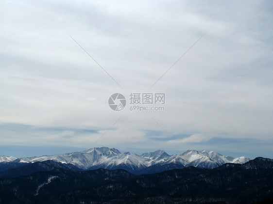 高山山脉雪峰木头岩石冰川全景天空距离风景白色文件图片