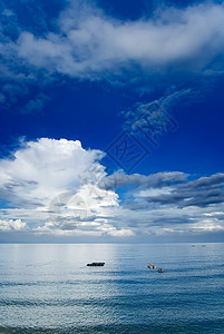 渔船在海上捕鱼旅游港口自然海岸线运输海洋平衡海岸天空渔夫图片