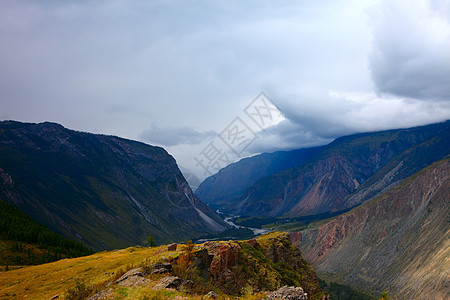 阿尔泰山脉 美丽的高地景观 俄罗斯 西伯利亚空气荒野风暴雷雨天空风景山腰林地全景峡谷图片