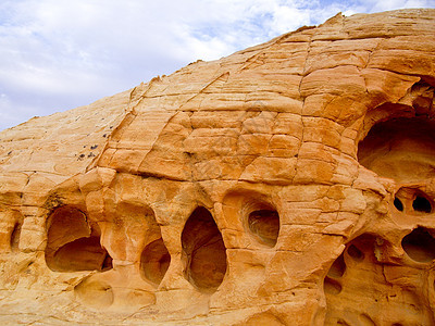 岩洞图层编队橙子侵蚀红岩蓝天沙漠地层砂岩石头图片