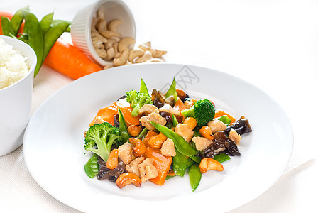 鸡肉和蔬菜油炸午餐胡椒豆子洋葱健康食物绿色美食营养图片