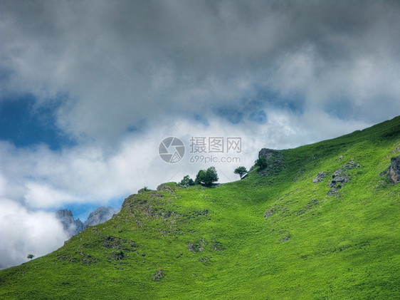 美丽的山地景观植物学蓝色植物风景环境叶子公园牧场农村天空图片