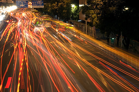 夜晚的车灯发光街道灯光交通赛道黑暗夜景城市图片