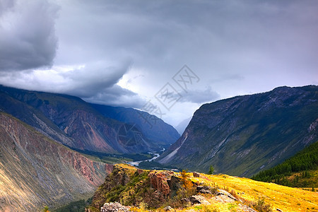 阿尔泰山脉 美丽的高地景观 俄罗斯 西伯利亚高山林地场景天气山脉木头森林雷雨风暴山腰图片