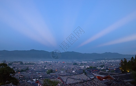 阳光之光的Rays天空蓝色日落射线风景山脉旅游遗产世界建筑物图片