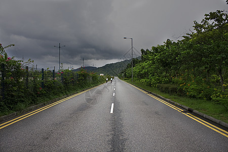 公路交通和恶劣天气图片