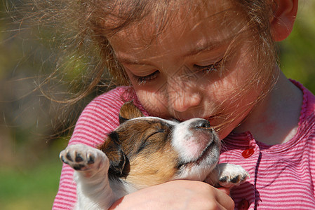小女孩和小狗狗婴儿睡眠小狗宠物女孩犬类动物伴侣图片