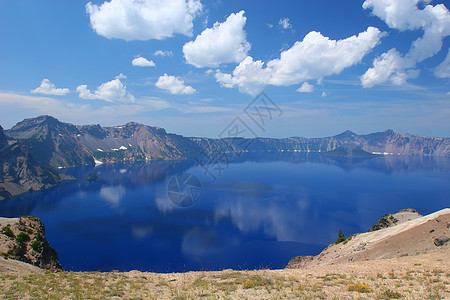 克拉鼠湖森林陨石池塘火山风景休眠公园反射旅游旅行图片