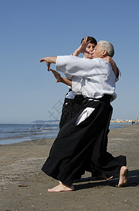 Aikido 师资培训海滩男人武士海洋训练格斗瞳孔操作说明成人图片