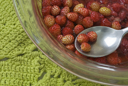 野草莓果酱宏观果汁脆弱性早餐糖果美食荒野食物小吃浆果图片