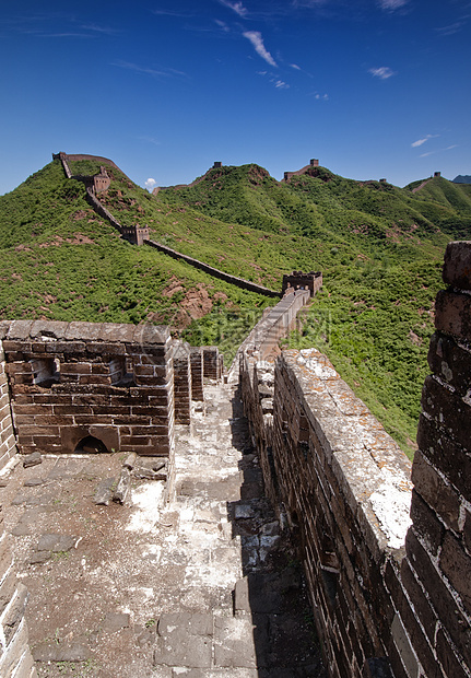 中国的长城蓝色旅行旅游防御晴天地标观光远足背包建筑学图片