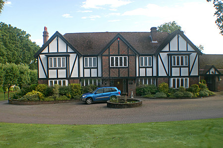 英国图多之家英语房屋销售住宅不动产蓝色草地花园家园横梁图片