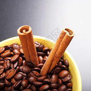 肉桂和咖啡早餐杯子豆子草本植物芳香香料生活咖啡店棕色静物图片