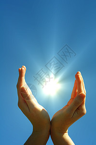太阳和蓝天空晴天阳光活力精神空白信仰天空手指蓝色天堂图片